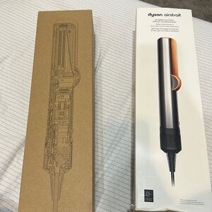 This product straightens as it dries. With air, not extreme heat